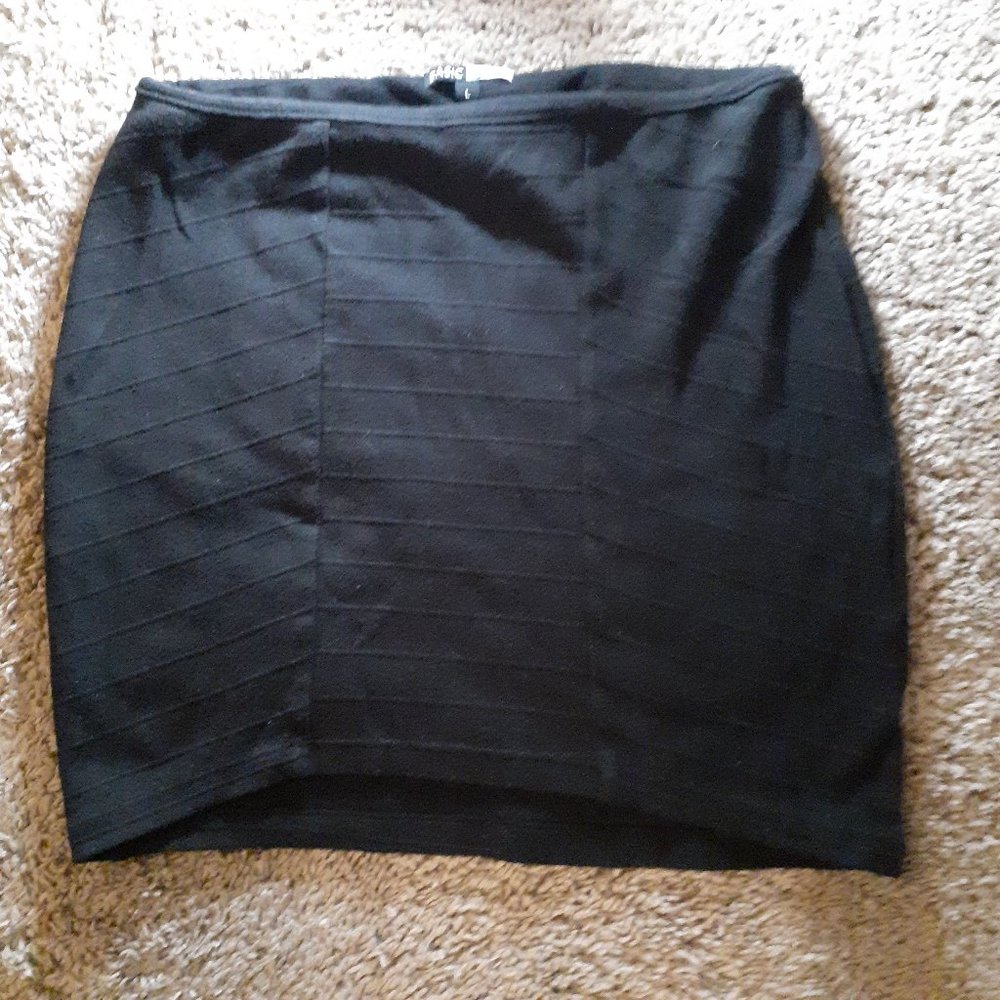 Basic House Pleated Skirt